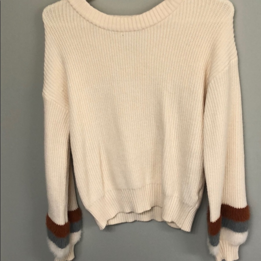 Long sleeve sweater with sleeve detail